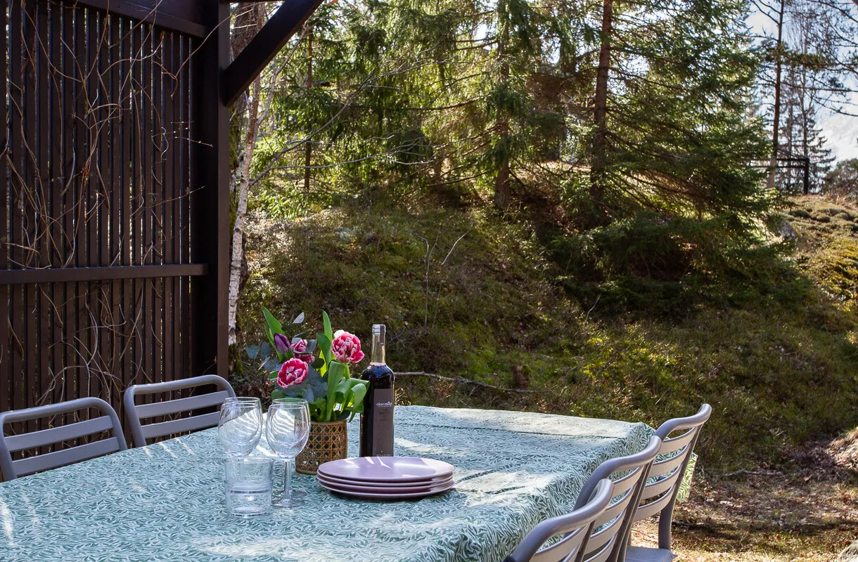 1970s Swedish Country House with Expansive Garden in Muskö - Image 5