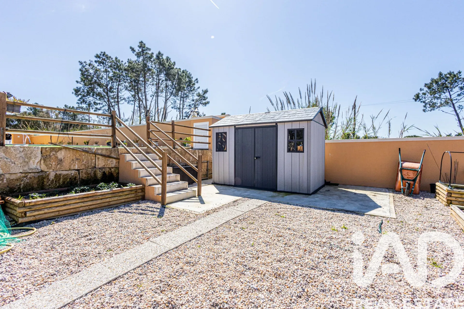 Contemporary 4-Bedroom Villa with Pool and Garden in Coastal Nadadouro - Image 5