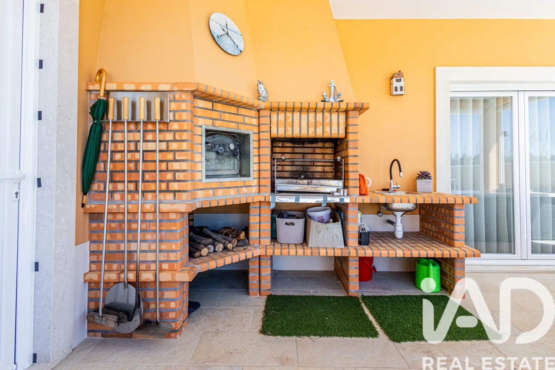 Contemporary 4-Bedroom Villa with Pool and Garden in Coastal Nadadouro - View image 10 of 40