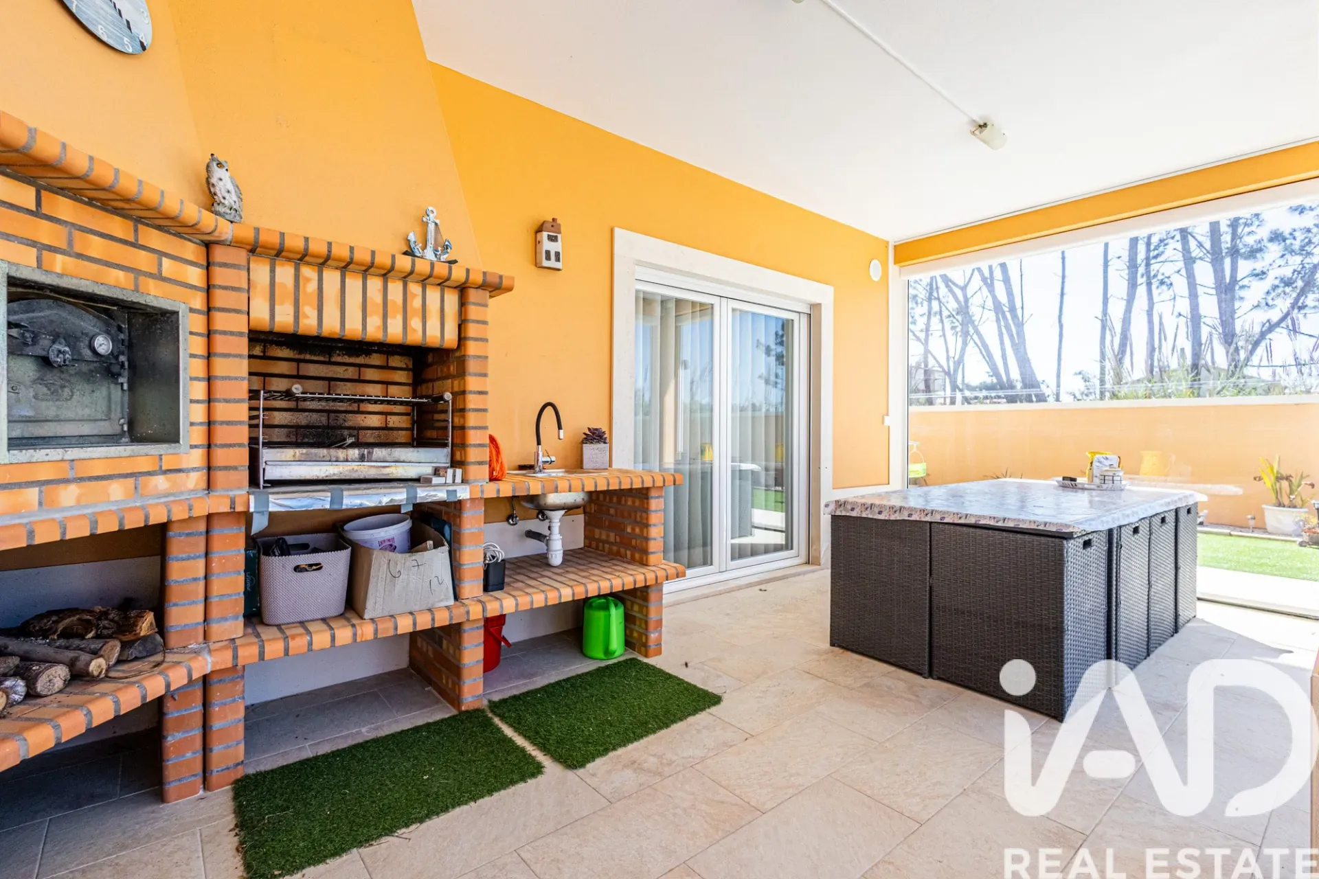 Contemporary 4-Bedroom Villa with Pool and Garden in Coastal Nadadouro - View image 11 of 40