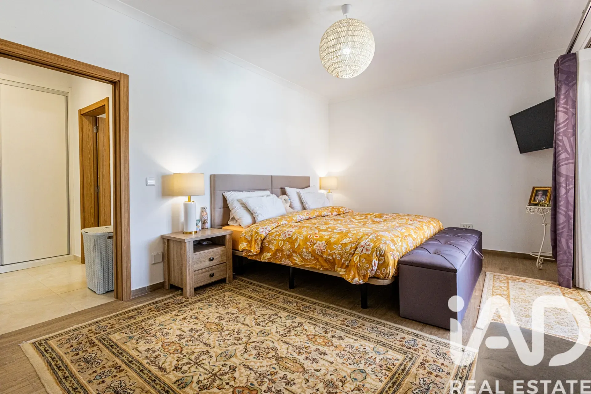 Contemporary 4-Bedroom Villa with Pool and Garden in Coastal Nadadouro - View image 14 of 40