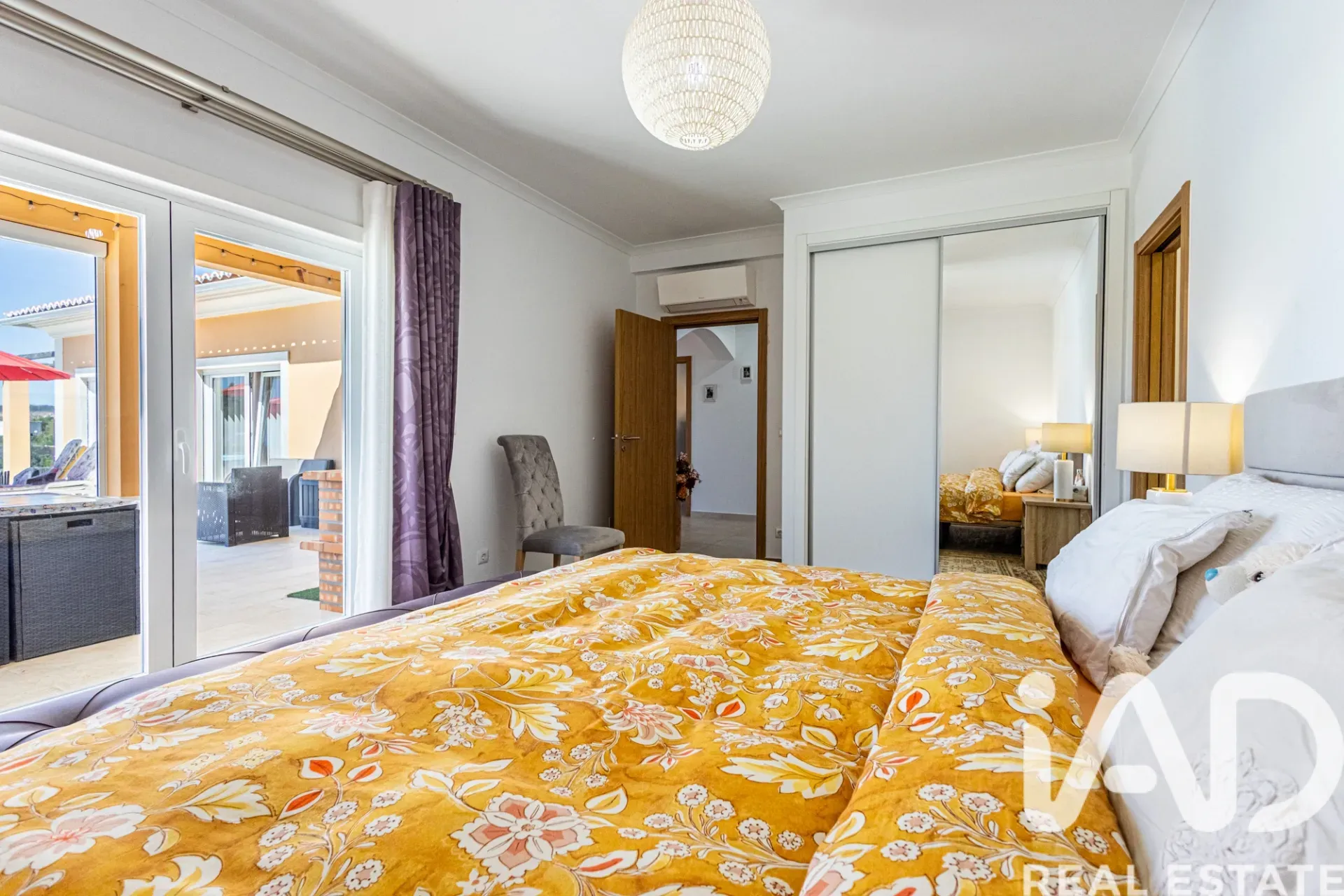 Contemporary 4-Bedroom Villa with Pool and Garden in Coastal Nadadouro - View image 15 of 40