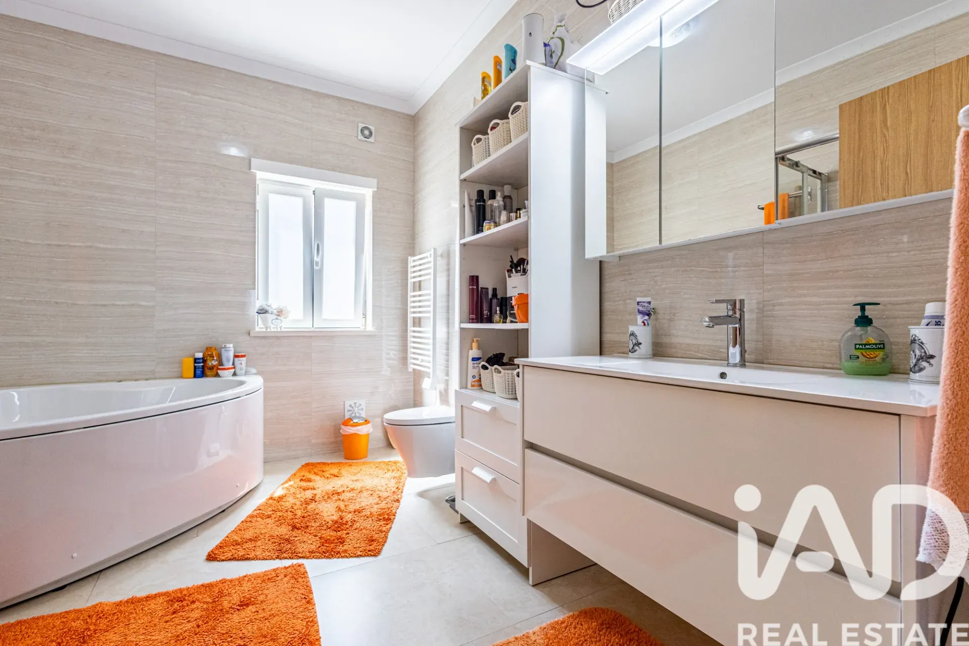 Contemporary 4-Bedroom Villa with Pool and Garden in Coastal Nadadouro - View image 17 of 40