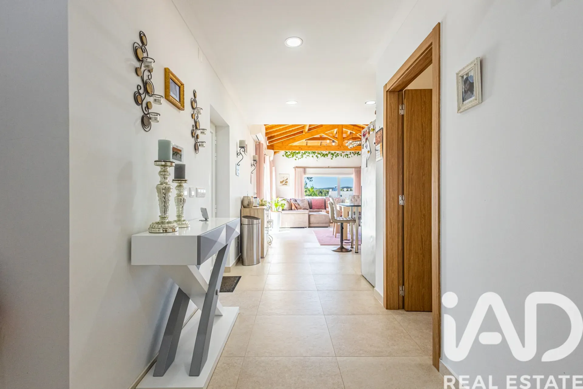 Contemporary 4-Bedroom Villa with Pool and Garden in Coastal Nadadouro - View image 18 of 40