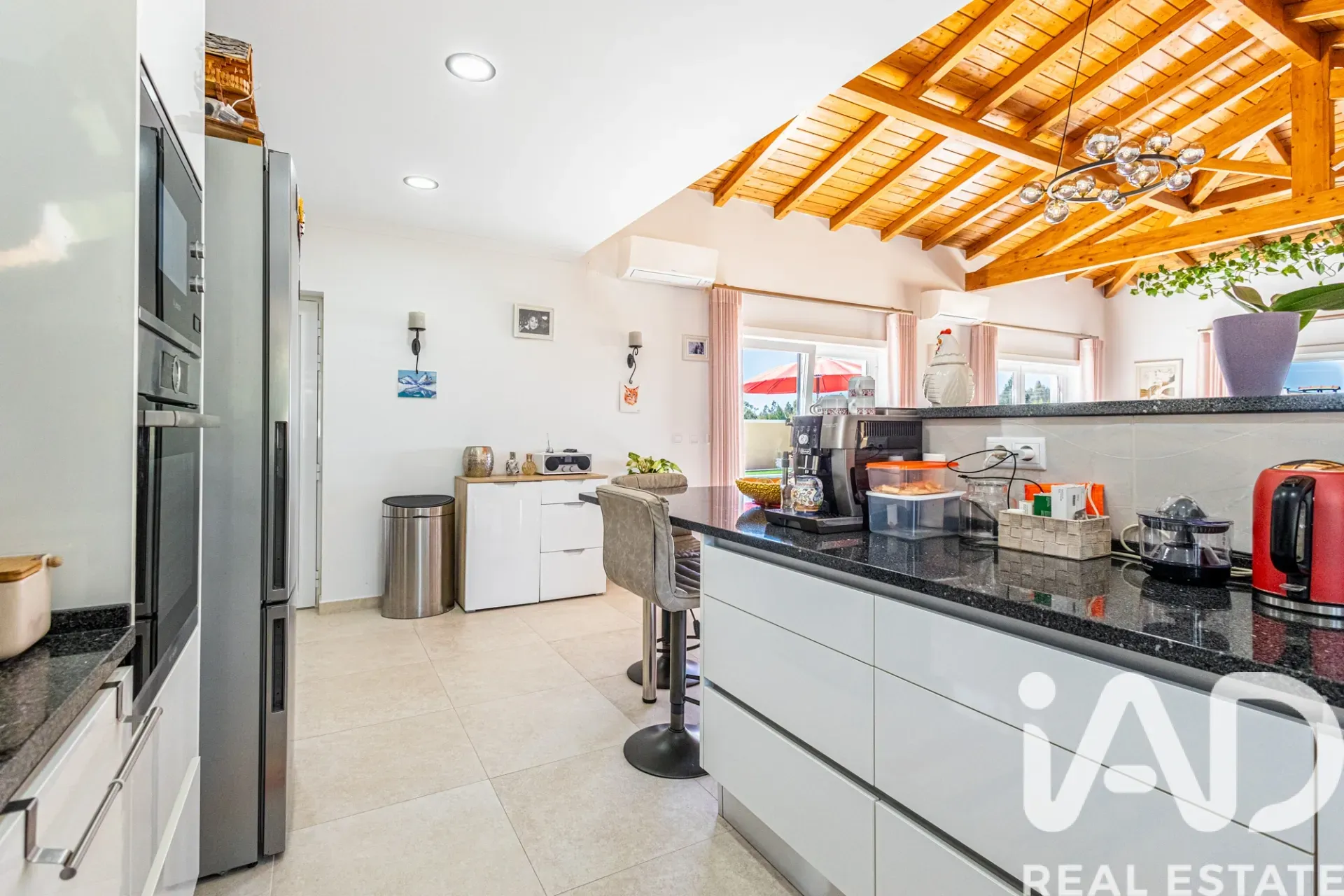 Contemporary 4-Bedroom Villa with Pool and Garden in Coastal Nadadouro - View image 21 of 40