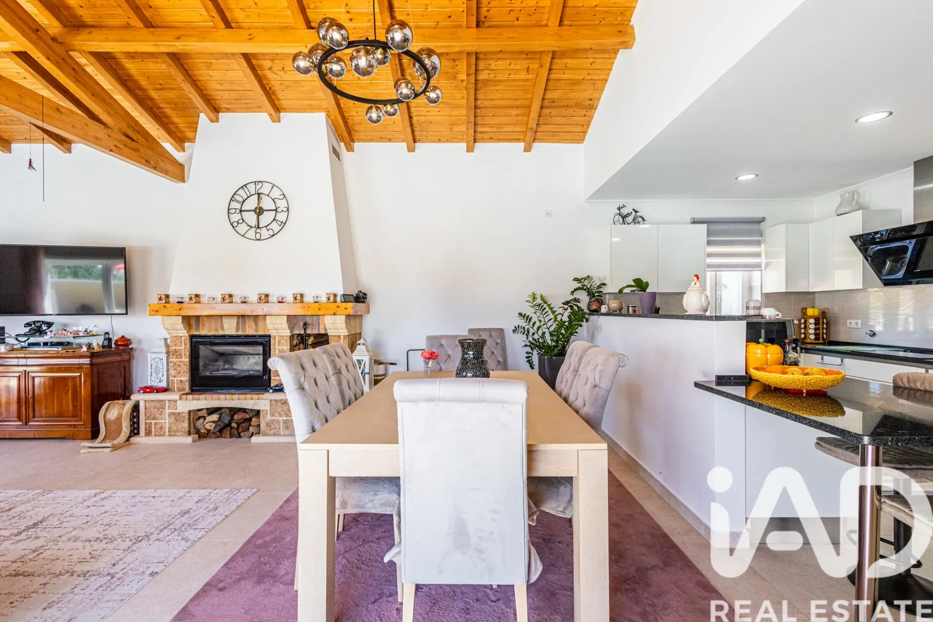 Contemporary 4-Bedroom Villa with Pool and Garden in Coastal Nadadouro - View image 22 of 40