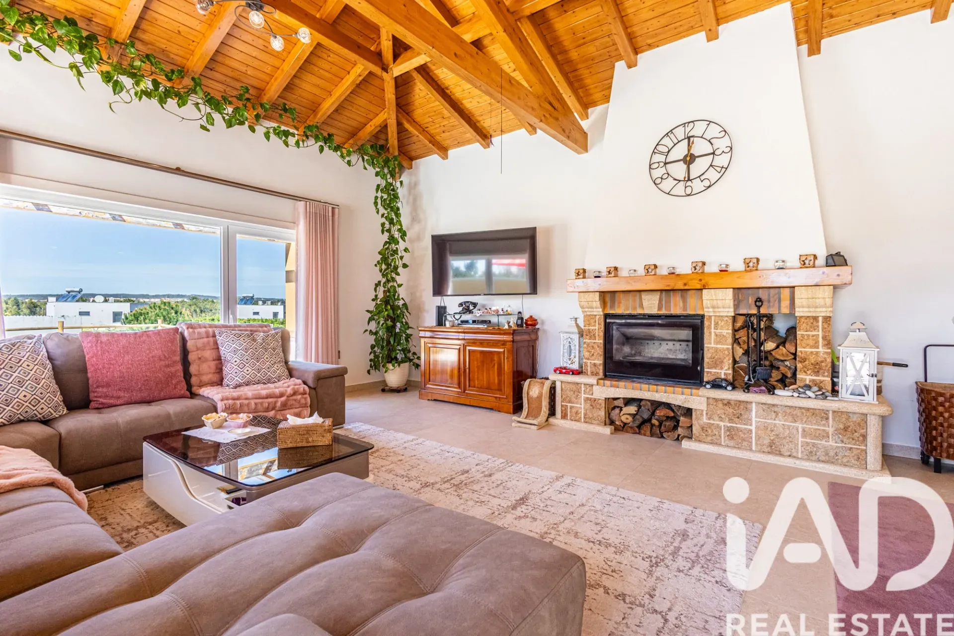 Contemporary 4-Bedroom Villa with Pool and Garden in Coastal Nadadouro - View image 23 of 40