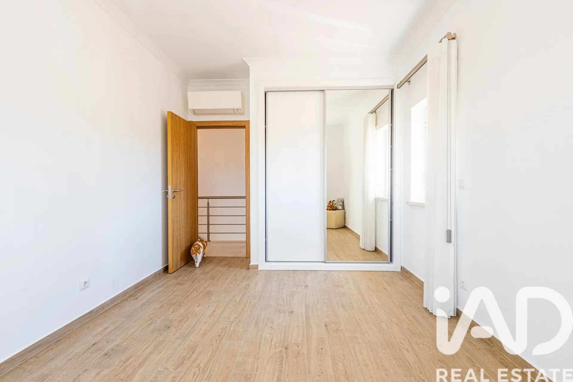 Contemporary 4-Bedroom Villa with Pool and Garden in Coastal Nadadouro - View image 30 of 40