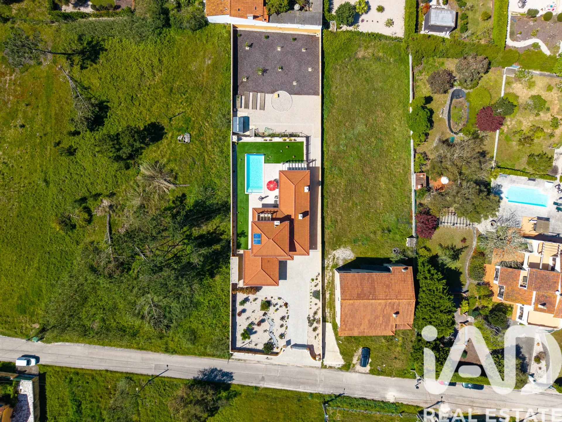 Contemporary 4-Bedroom Villa with Pool and Garden in Coastal Nadadouro - View image 38 of 40