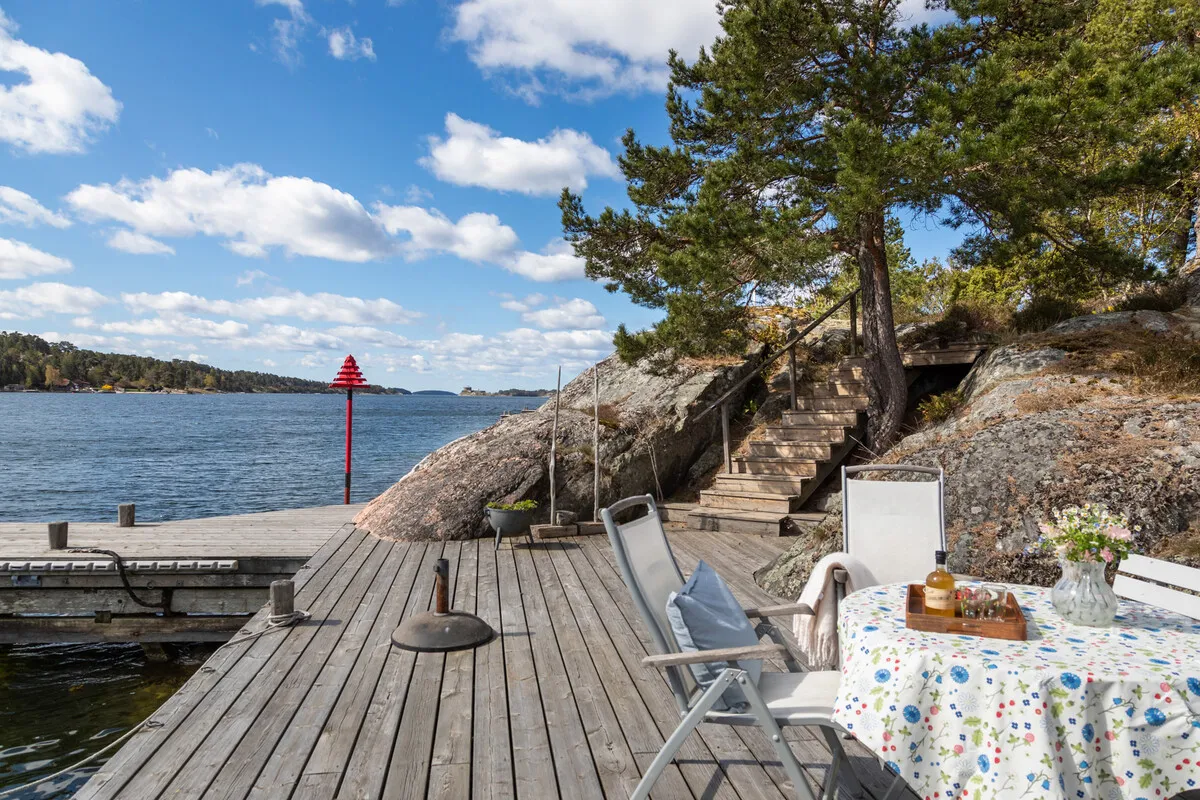 Mid-Century 3-Bedroom Cabin with Expansive Grounds in Scenic Dalarö, Sweden - Image 4