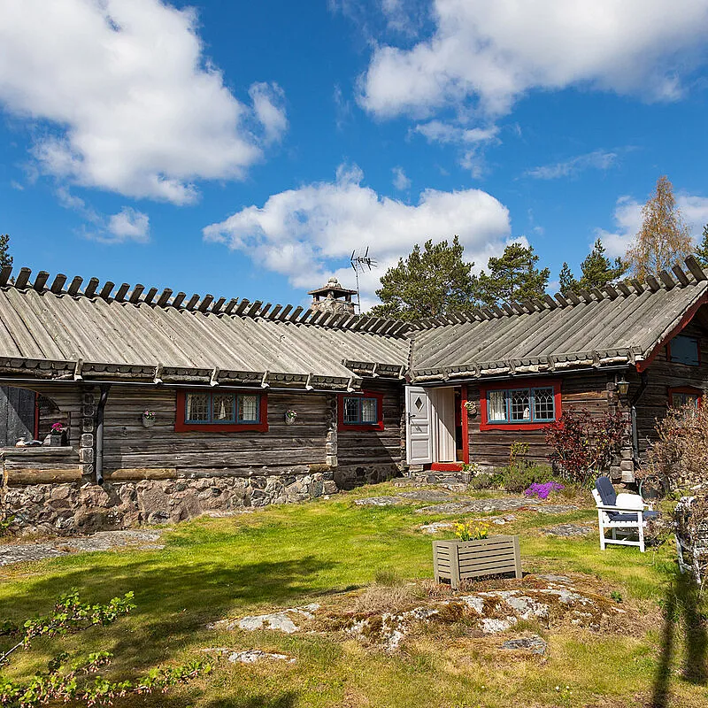 Mid-Century 3-Bedroom Cabin with Expansive Grounds in Scenic Dalarö, Sweden