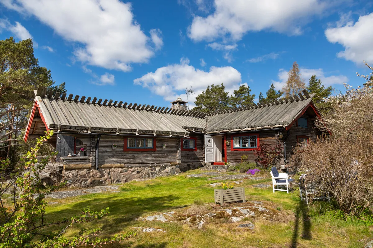 Mid-Century 3-Bedroom Cabin with Expansive Grounds in Scenic Dalarö, Sweden - Image 1