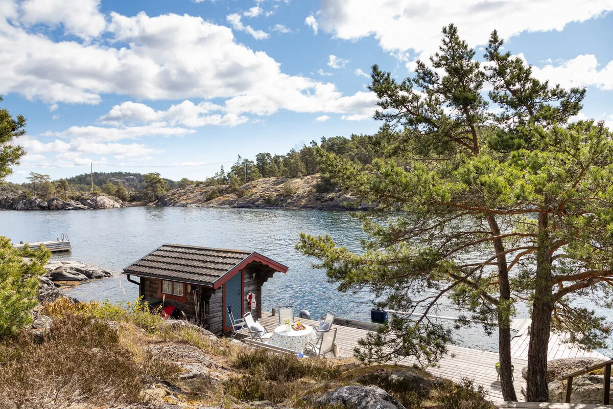 Mid-Century 3-Bedroom Cabin with Expansive Grounds in Scenic Dalarö, Sweden - Image 5