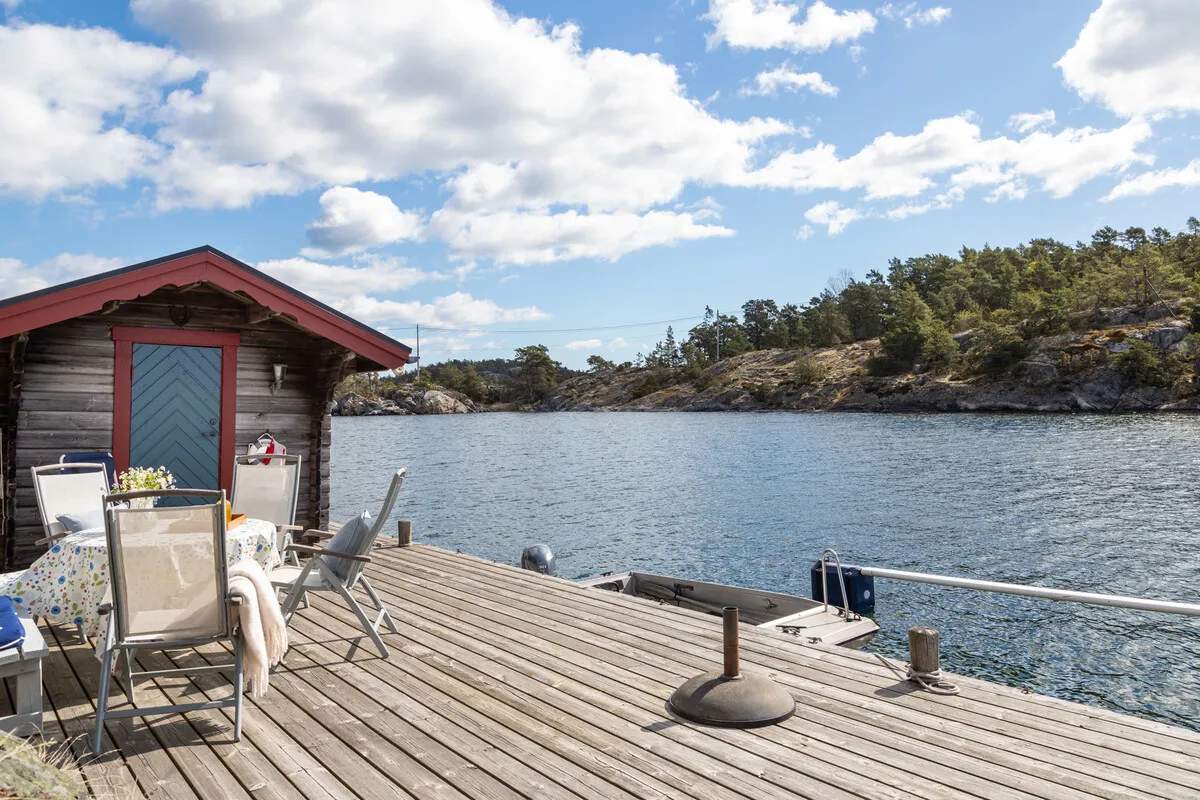 Mid-Century 3-Bedroom Cabin with Expansive Grounds in Scenic Dalarö, Sweden - View image 7 of 50