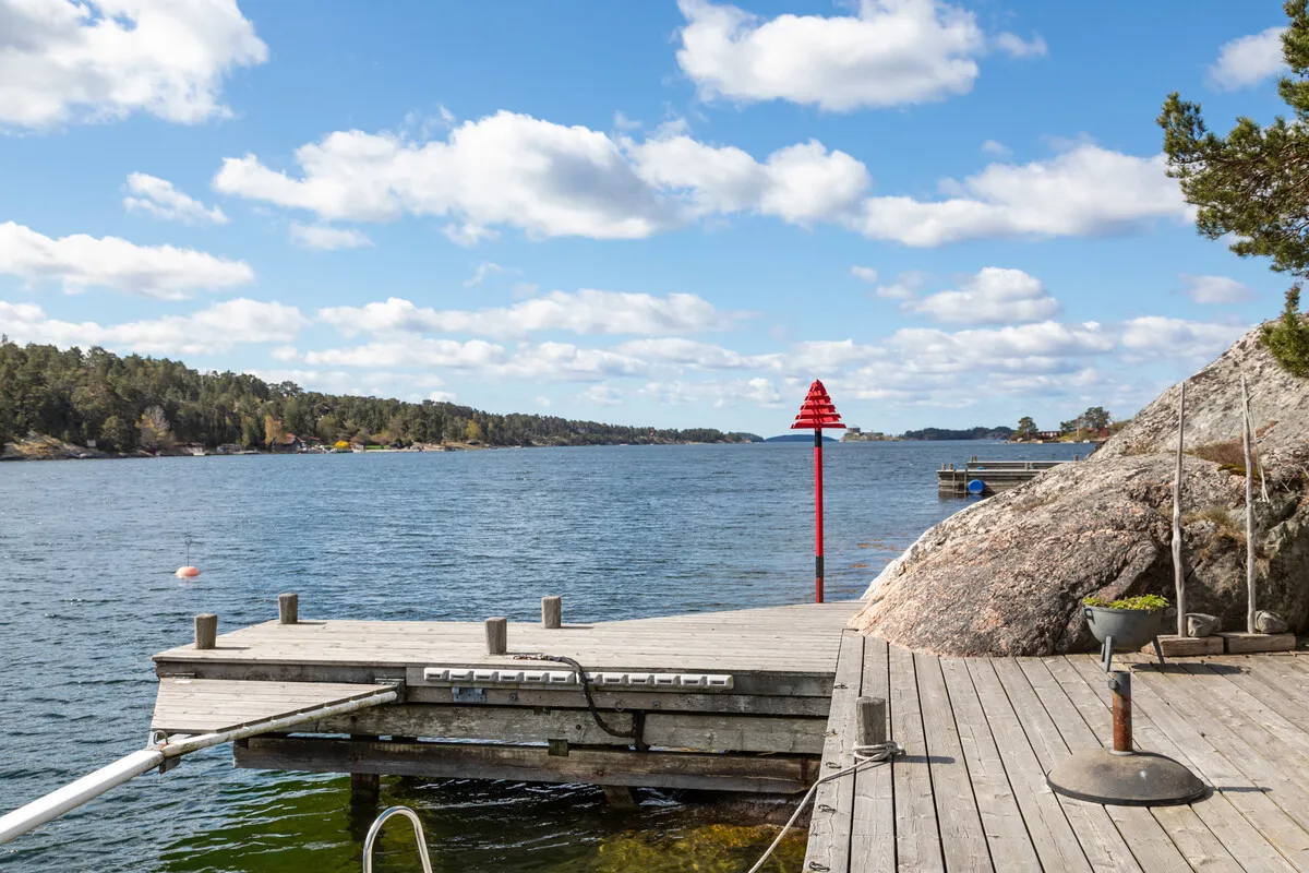 Mid-Century 3-Bedroom Cabin with Expansive Grounds in Scenic Dalarö, Sweden - View image 8 of 50