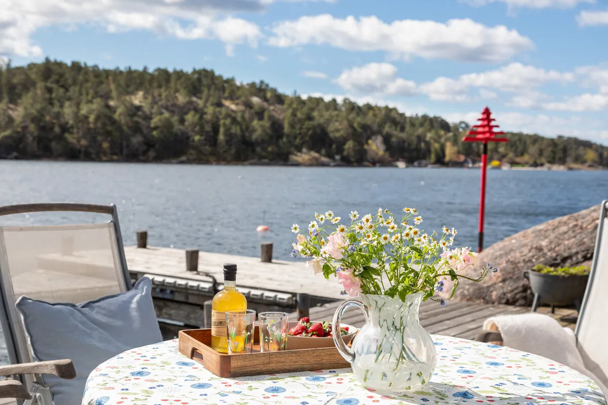 Mid-Century 3-Bedroom Cabin with Expansive Grounds in Scenic Dalarö, Sweden - View image 11 of 50