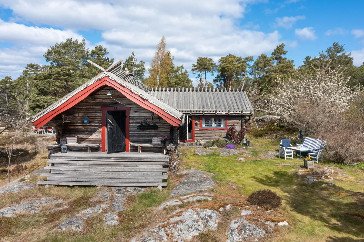 Mid-Century 3-Bedroom Cabin with Expansive Grounds in Scenic Dalarö, Sweden - View image 13 of 50