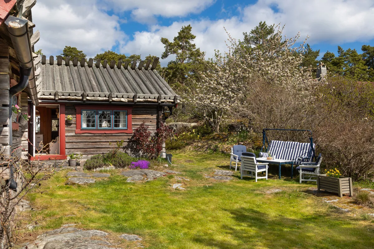 Mid-Century 3-Bedroom Cabin with Expansive Grounds in Scenic Dalarö, Sweden - View image 14 of 50
