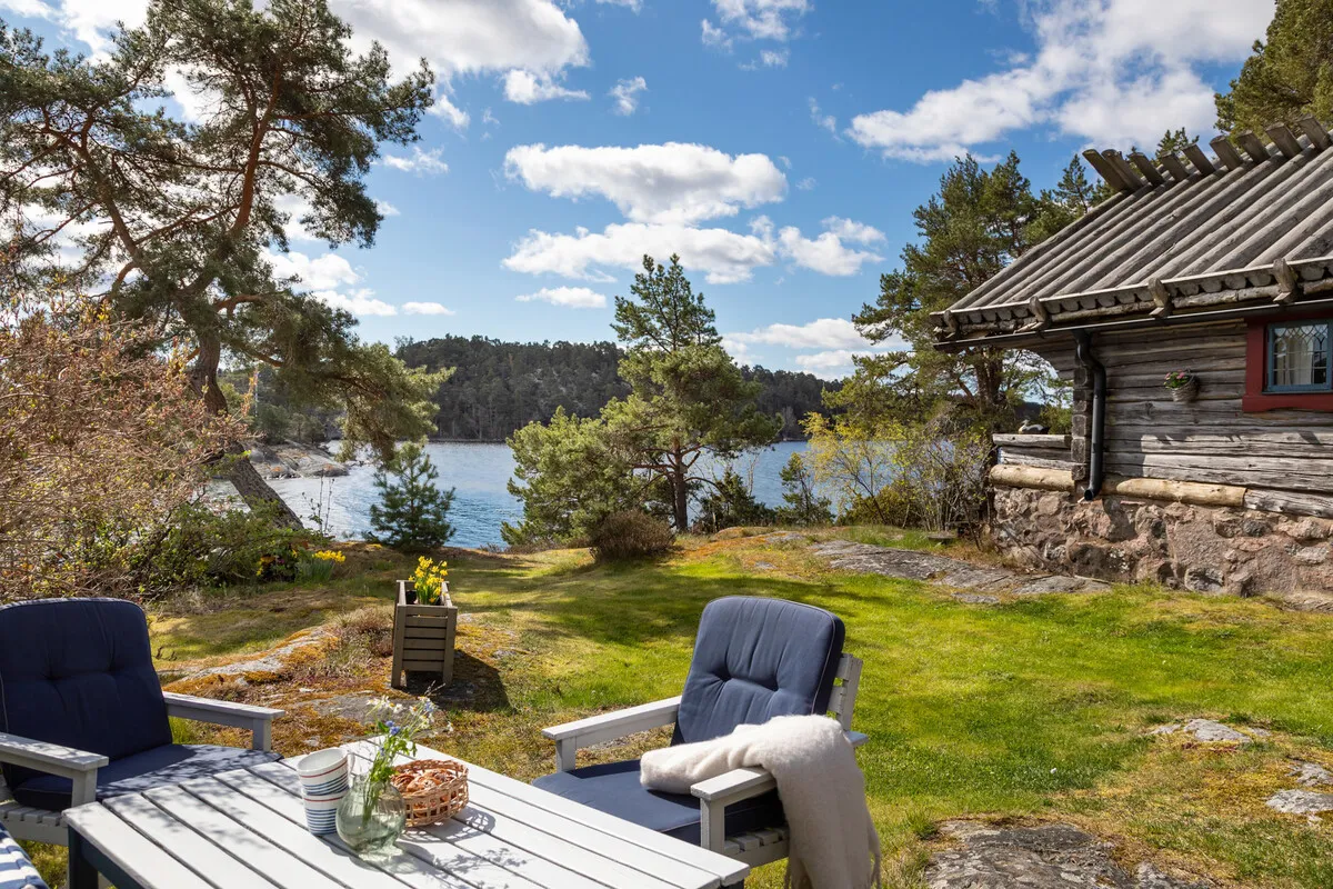 Mid-Century 3-Bedroom Cabin with Expansive Grounds in Scenic Dalarö, Sweden - View image 15 of 50