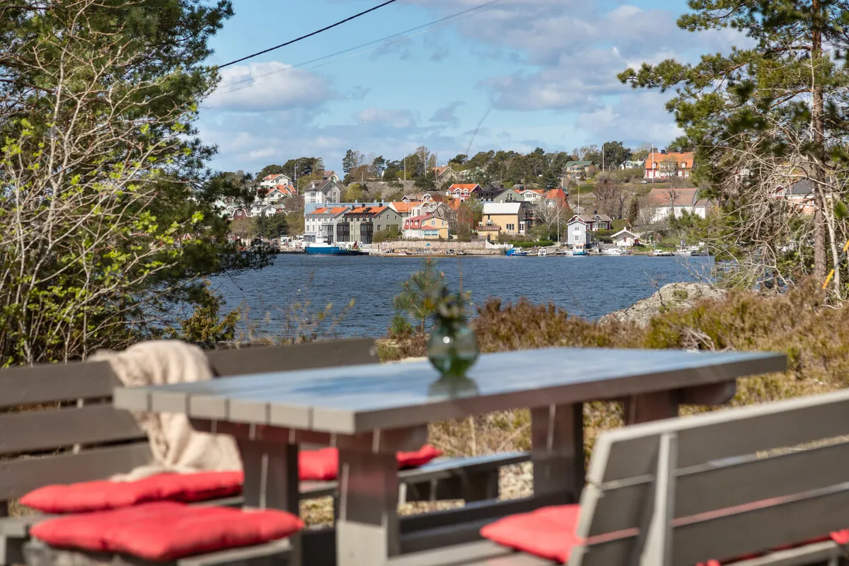 Mid-Century 3-Bedroom Cabin with Expansive Grounds in Scenic Dalarö, Sweden - View image 16 of 50