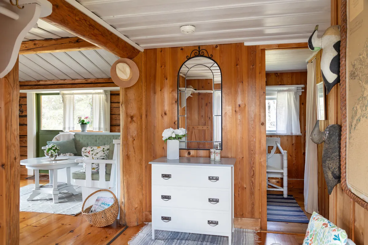 Mid-Century 3-Bedroom Cabin with Expansive Grounds in Scenic Dalarö, Sweden - View image 20 of 50