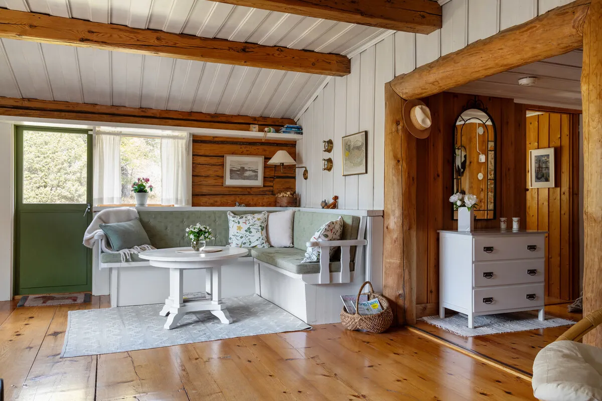 Mid-Century 3-Bedroom Cabin with Expansive Grounds in Scenic Dalarö, Sweden - View image 21 of 50