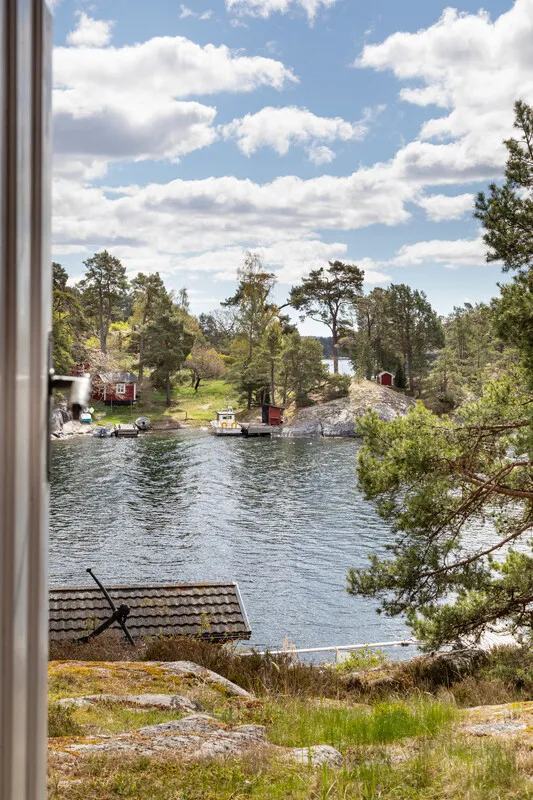 Mid-Century 3-Bedroom Cabin with Expansive Grounds in Scenic Dalarö, Sweden - View image 32 of 50