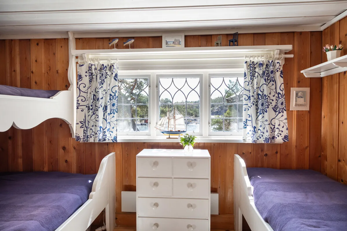 Mid-Century 3-Bedroom Cabin with Expansive Grounds in Scenic Dalarö, Sweden - View image 35 of 50