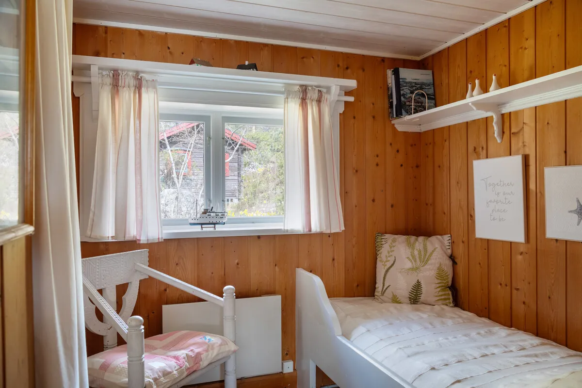 Mid-Century 3-Bedroom Cabin with Expansive Grounds in Scenic Dalarö, Sweden - View image 37 of 50