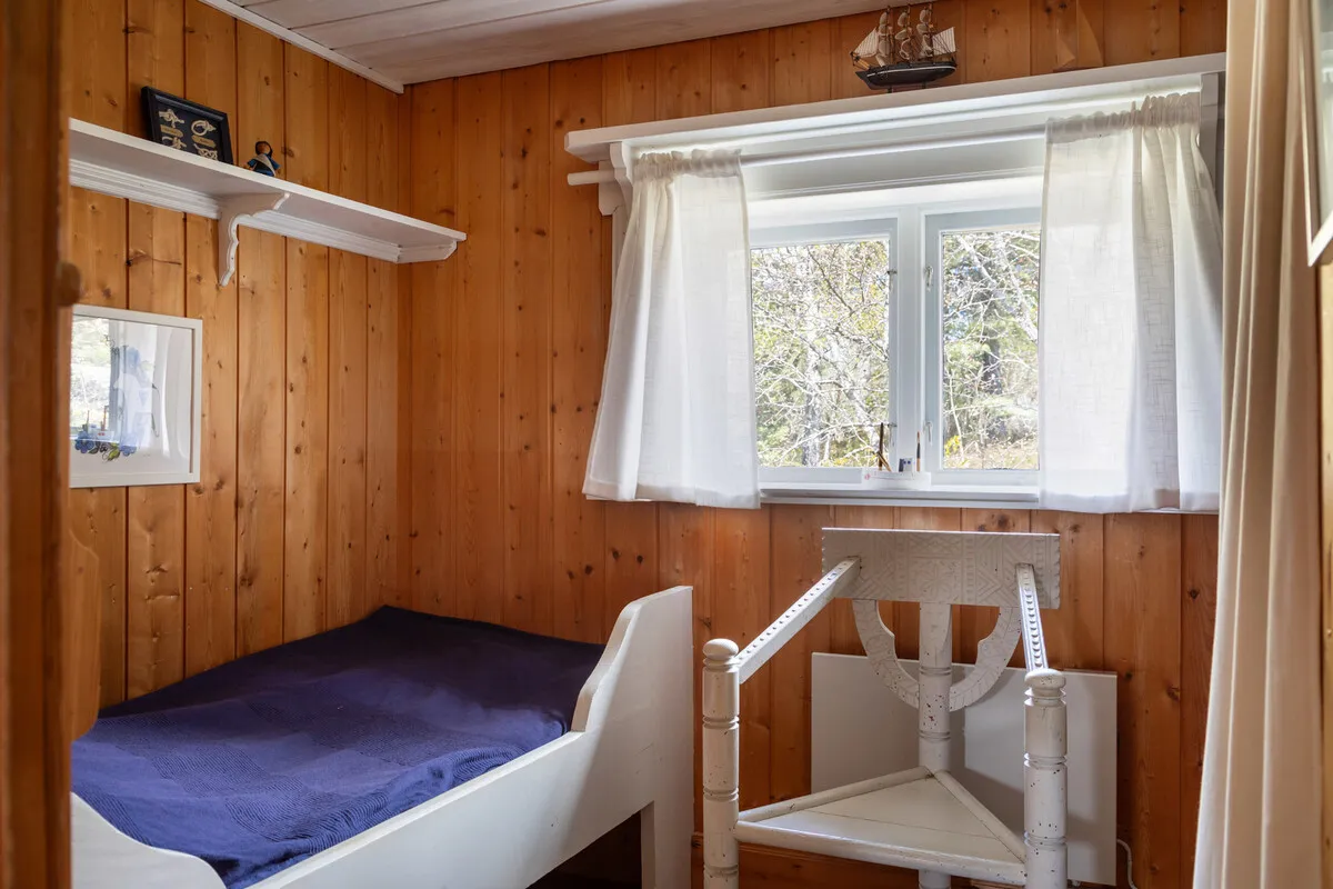 Mid-Century 3-Bedroom Cabin with Expansive Grounds in Scenic Dalarö, Sweden - View image 38 of 50