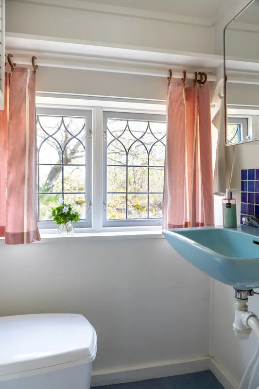 Mid-Century 3-Bedroom Cabin with Expansive Grounds in Scenic Dalarö, Sweden - View image 39 of 50