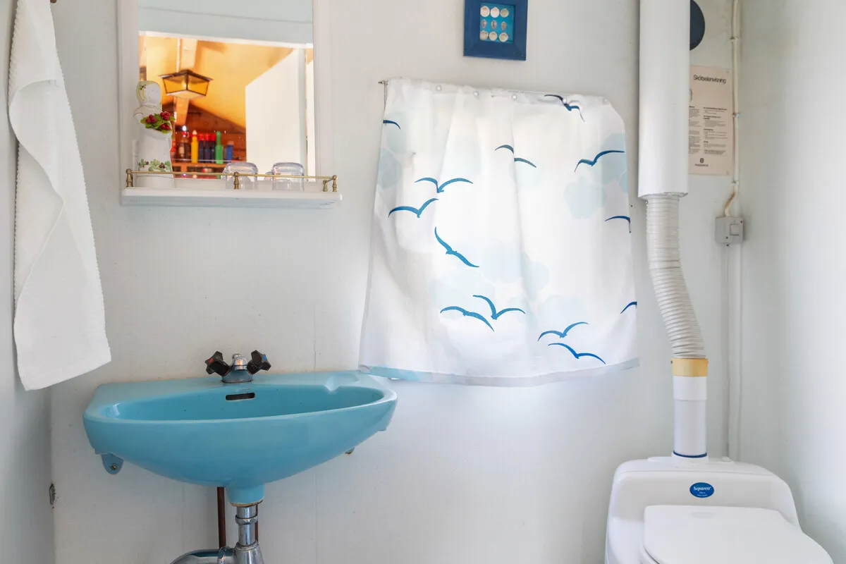 Mid-Century 3-Bedroom Cabin with Expansive Grounds in Scenic Dalarö, Sweden - View image 43 of 50