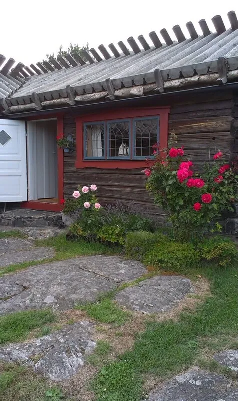 Mid-Century 3-Bedroom Cabin with Expansive Grounds in Scenic Dalarö, Sweden - View image 45 of 50