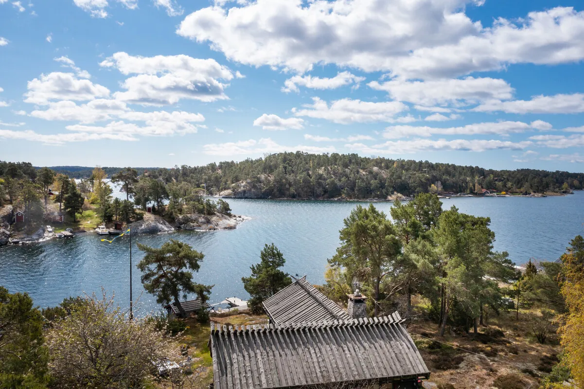 Mid-Century 3-Bedroom Cabin with Expansive Grounds in Scenic Dalarö, Sweden - View image 46 of 50