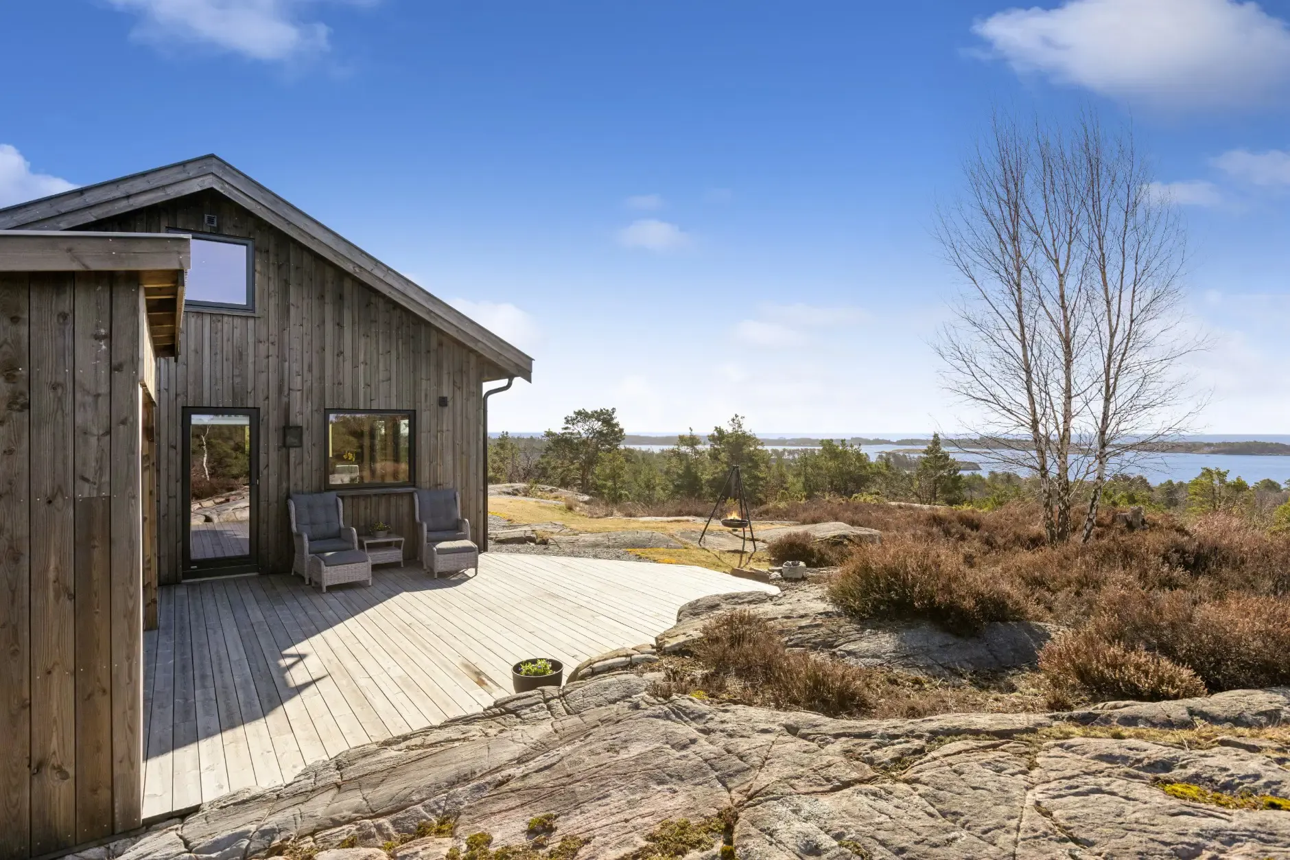 Modern 3-Bedroom Cabin in Grimstad with Sea Views and Expansive Terrace - Image 2