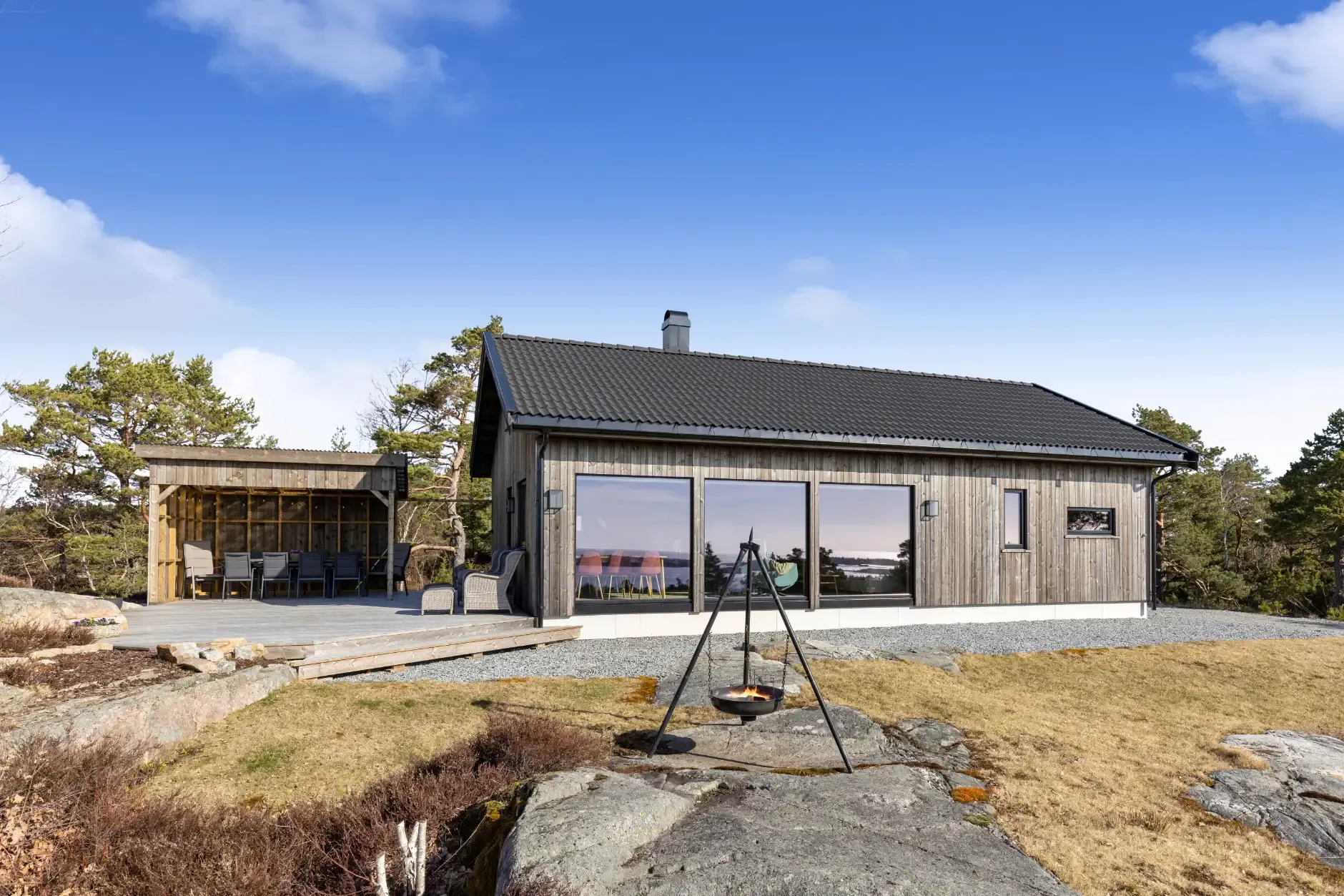 Modern 3-Bedroom Cabin in Grimstad with Sea Views and Expansive Terrace - Image 4