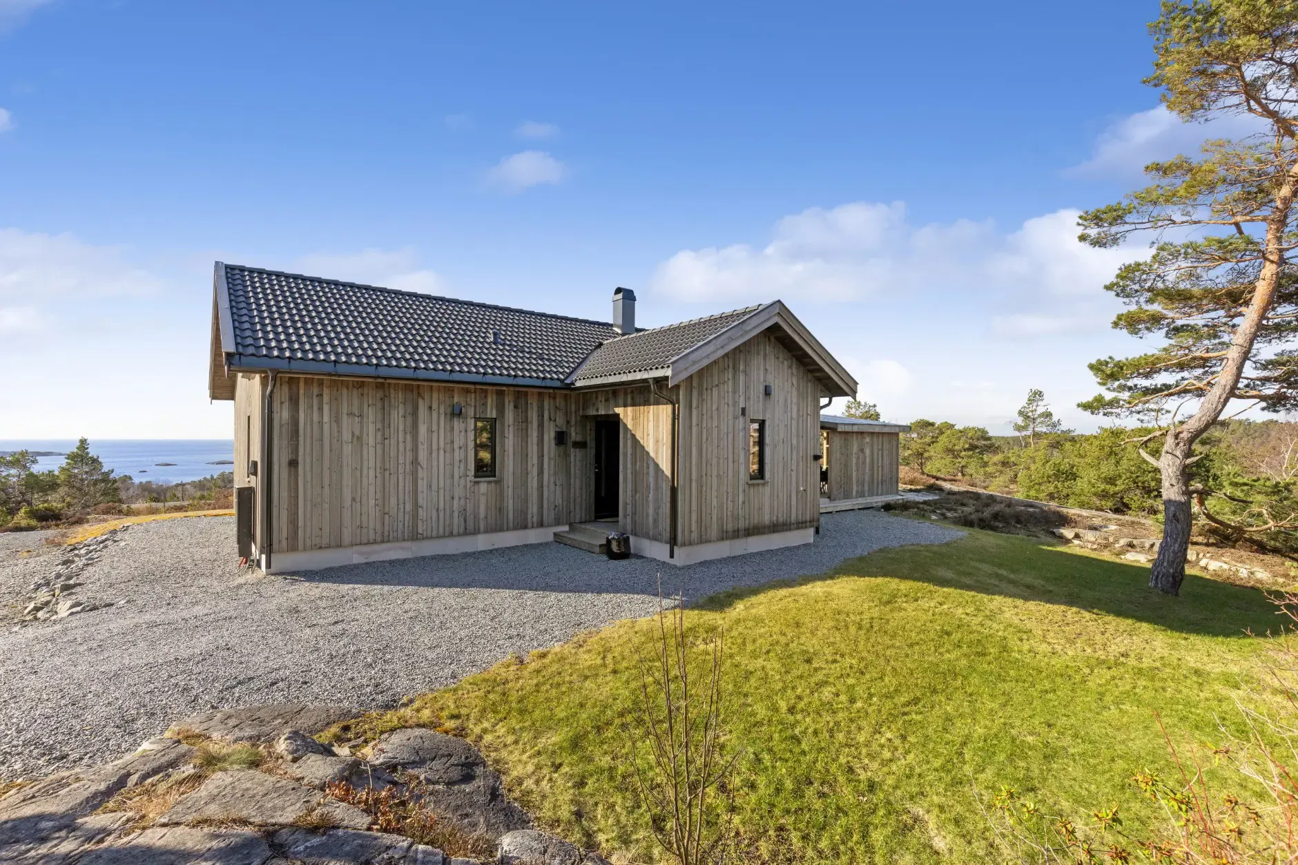 Modern 3-Bedroom Cabin in Grimstad with Sea Views and Expansive Terrace - Image 1