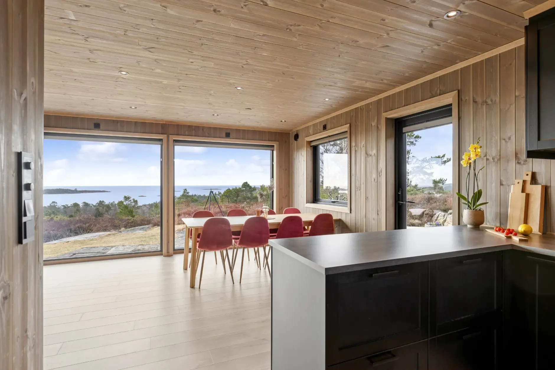 Modern 3-Bedroom Cabin in Grimstad with Sea Views and Expansive Terrace - View image 8 of 28