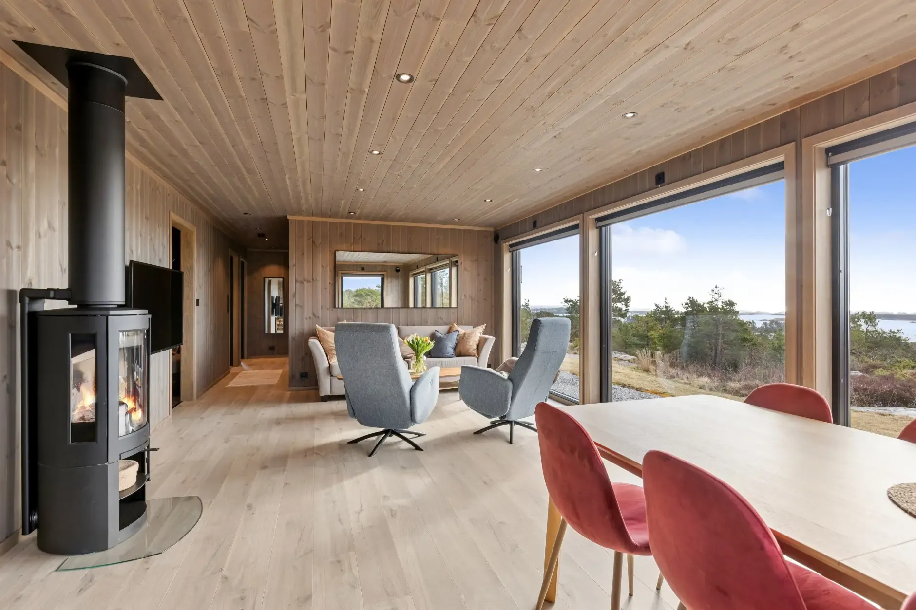 Modern 3-Bedroom Cabin in Grimstad with Sea Views and Expansive Terrace - View image 10 of 28