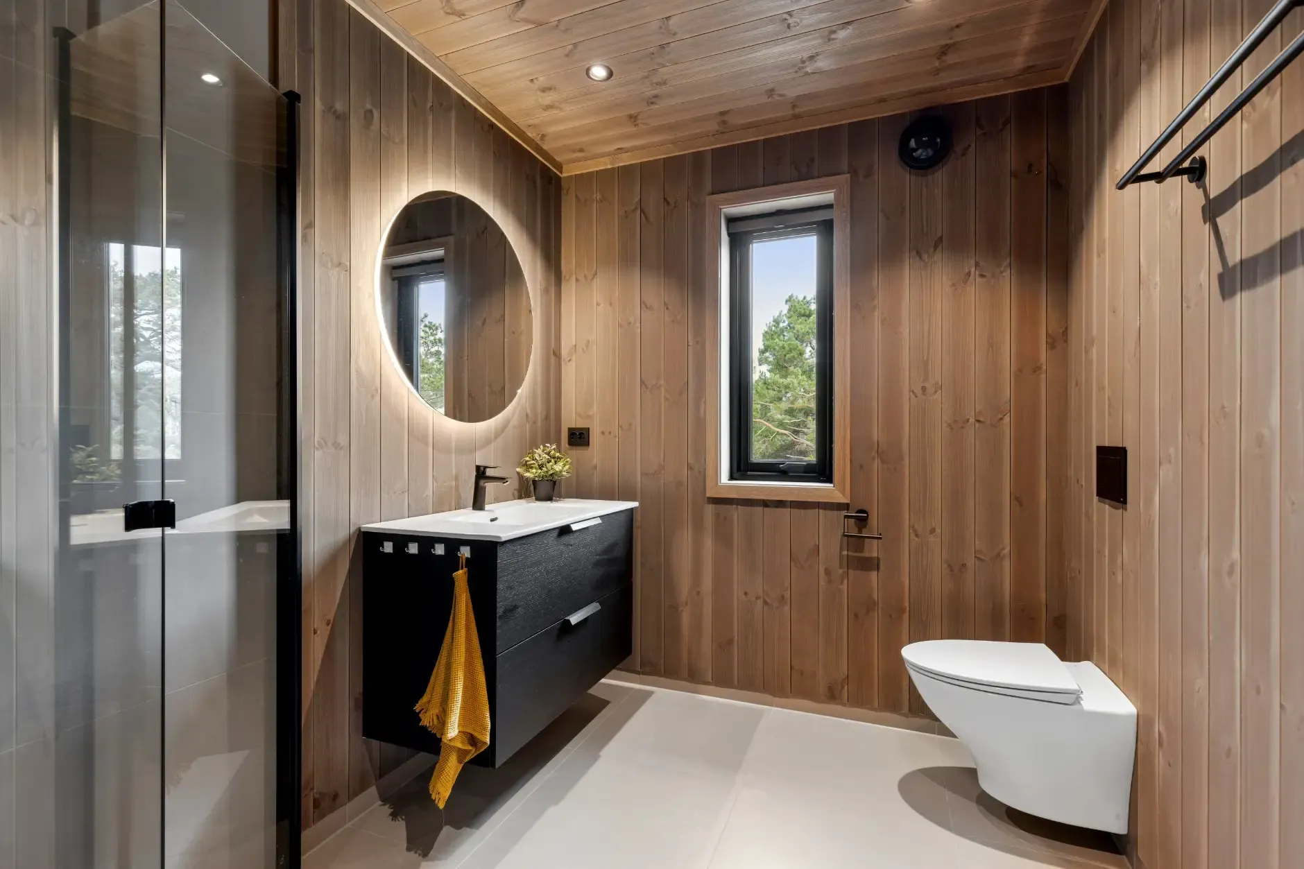 Modern 3-Bedroom Cabin in Grimstad with Sea Views and Expansive Terrace - View image 17 of 28