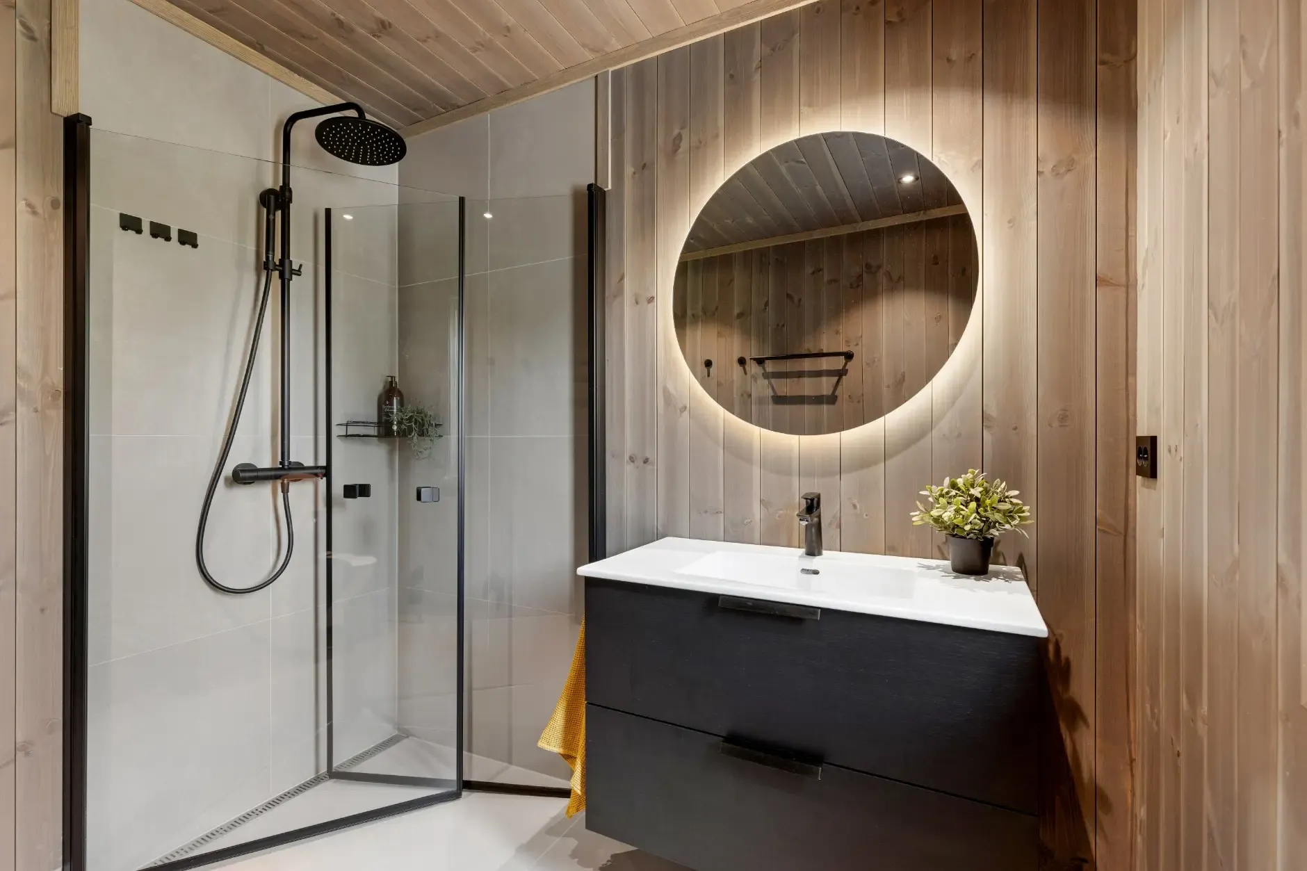 Modern 3-Bedroom Cabin in Grimstad with Sea Views and Expansive Terrace - View image 18 of 28