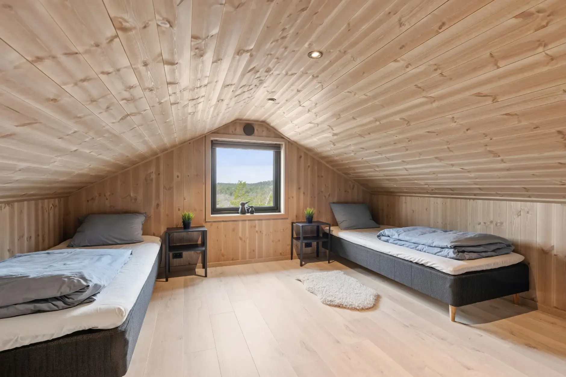 Modern 3-Bedroom Cabin in Grimstad with Sea Views and Expansive Terrace - View image 21 of 28