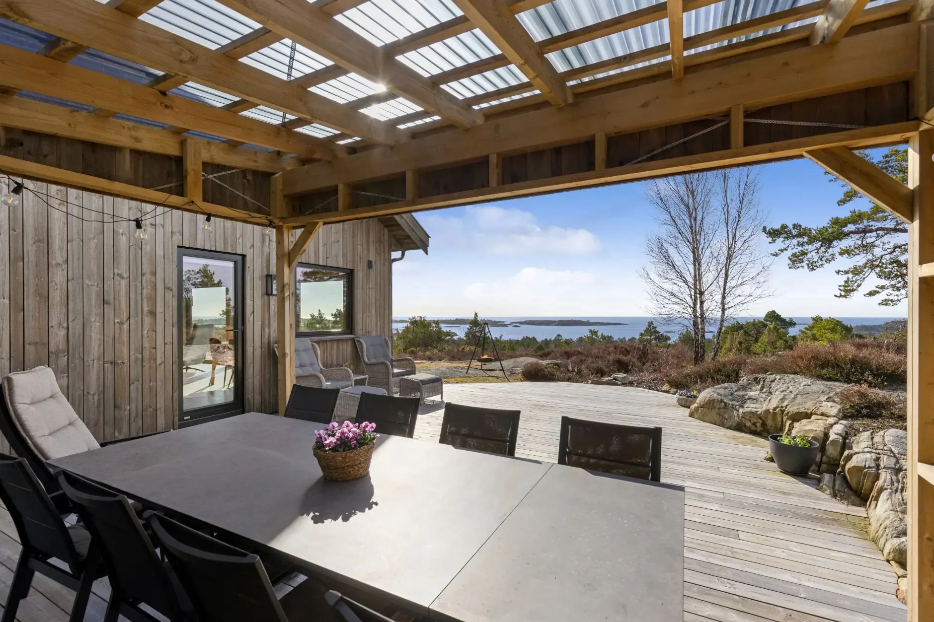 Modern 3-Bedroom Cabin in Grimstad with Sea Views and Expansive Terrace - View image 26 of 28