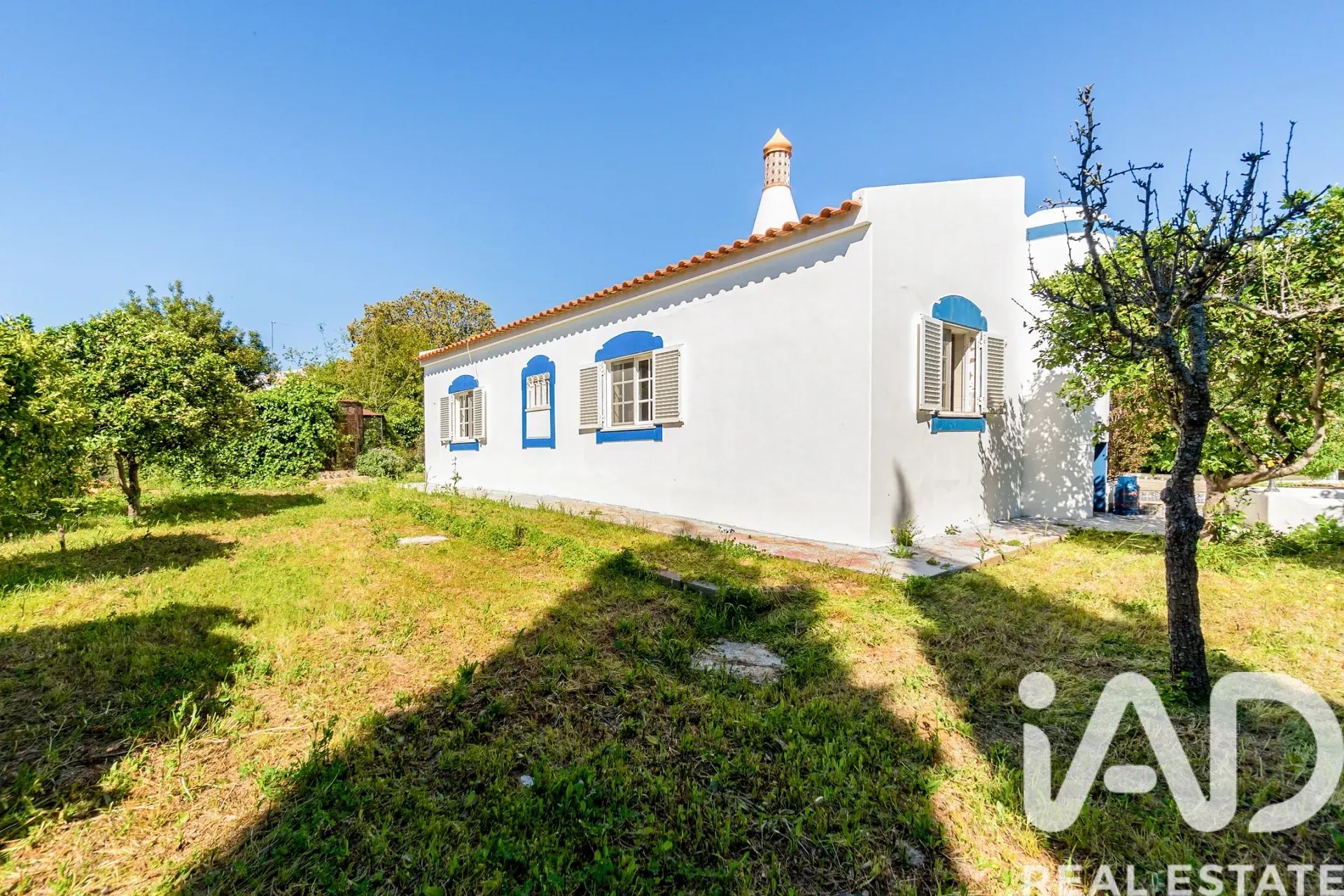 Spacious 3-Bedroom House with Terrace and Parking in Sunny Portimão - View image 7 of 37