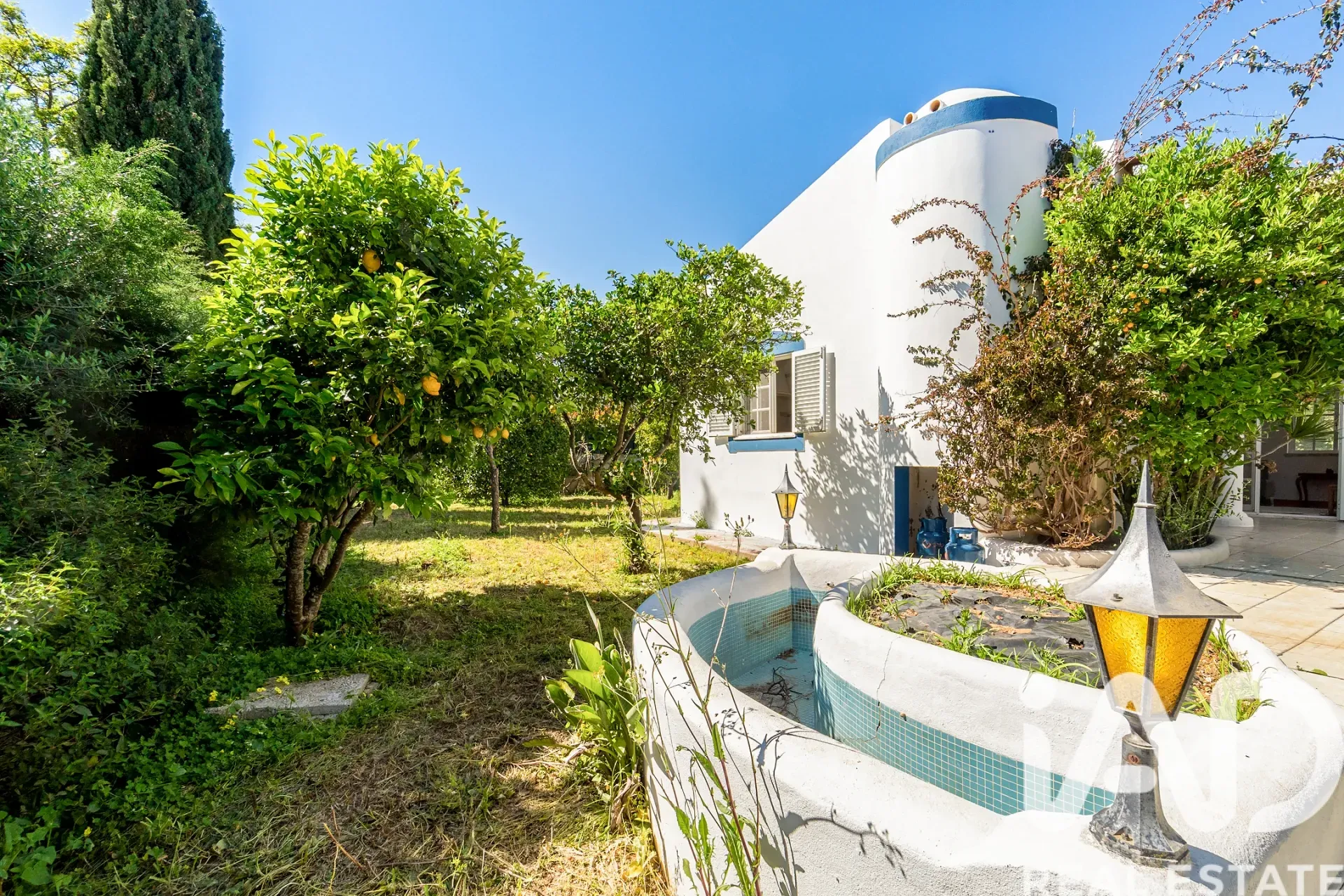 Spacious 3-Bedroom House with Terrace and Parking in Sunny Portimão - View image 8 of 37