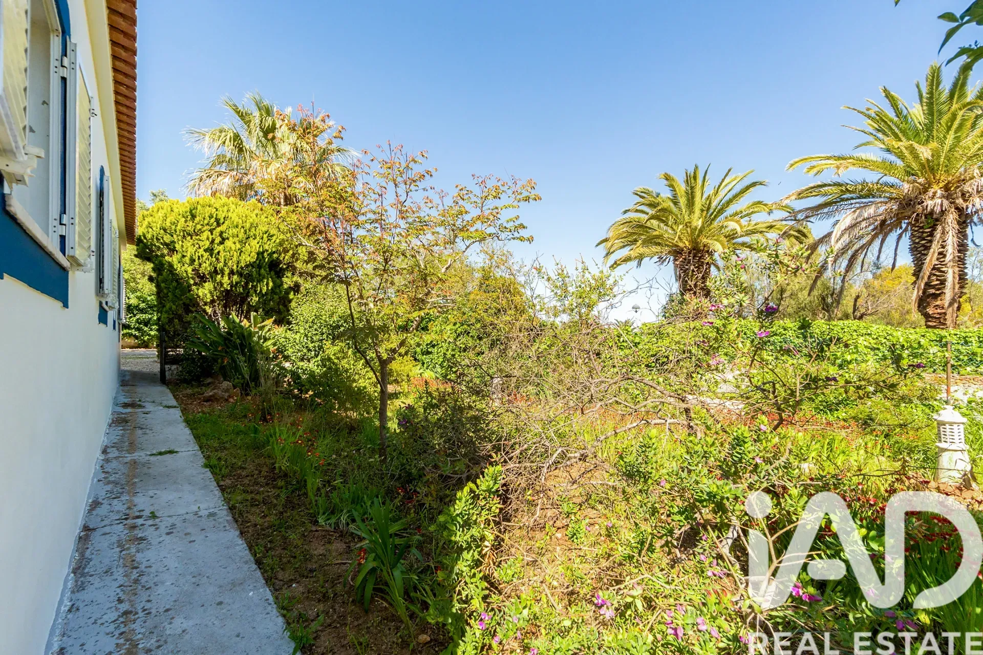 Spacious 3-Bedroom House with Terrace and Parking in Sunny Portimão - View image 10 of 37