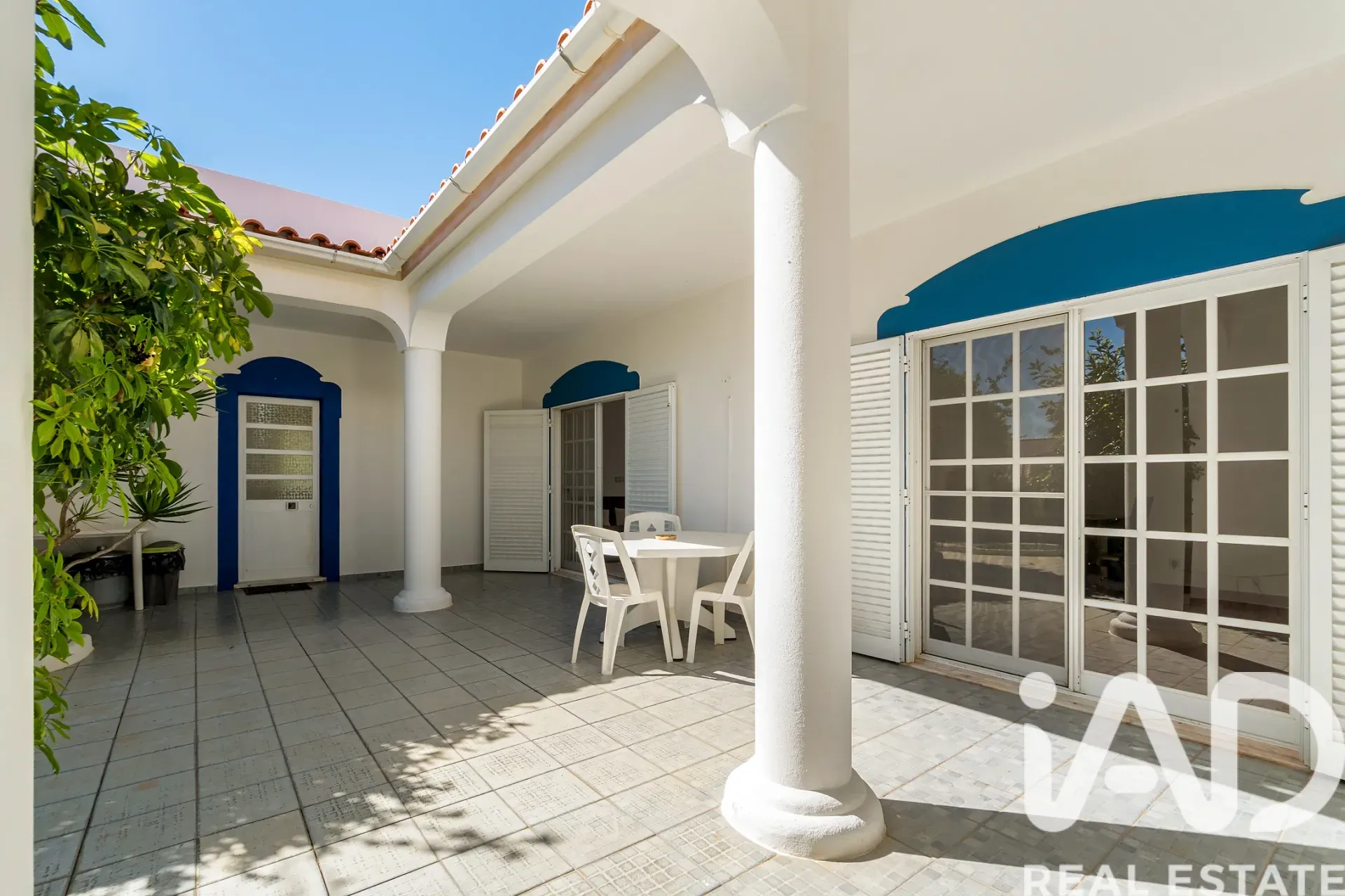 Spacious 3-Bedroom House with Terrace and Parking in Sunny Portimão - View image 19 of 37