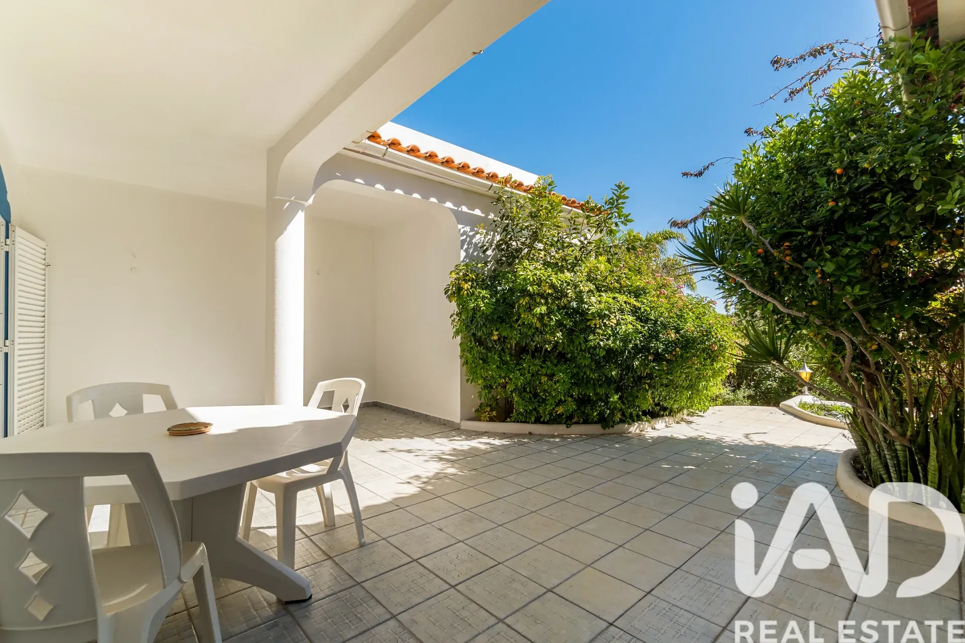 Spacious 3-Bedroom House with Terrace and Parking in Sunny Portimão - View image 20 of 37
