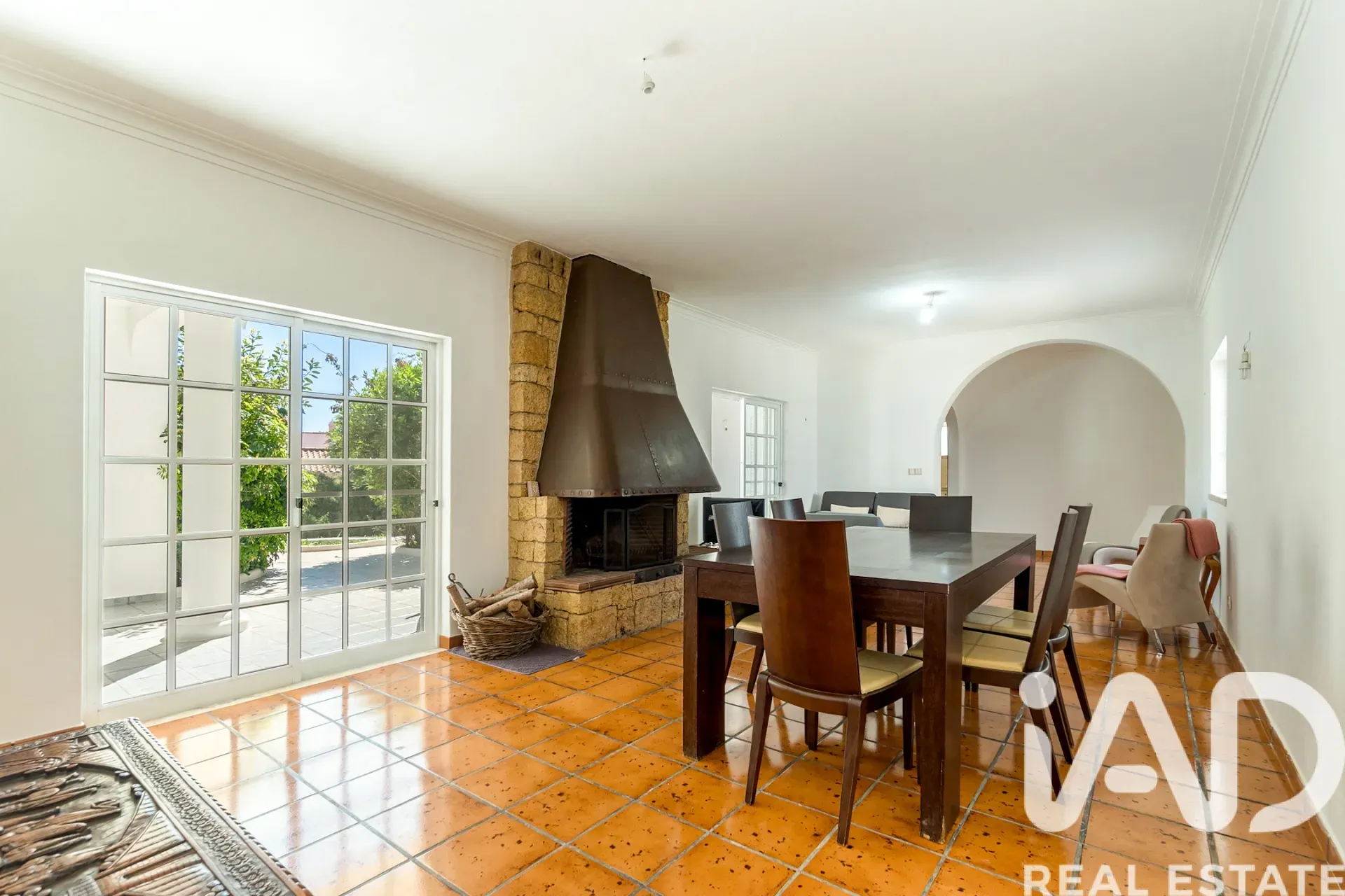 Spacious 3-Bedroom House with Terrace and Parking in Sunny Portimão - View image 24 of 37