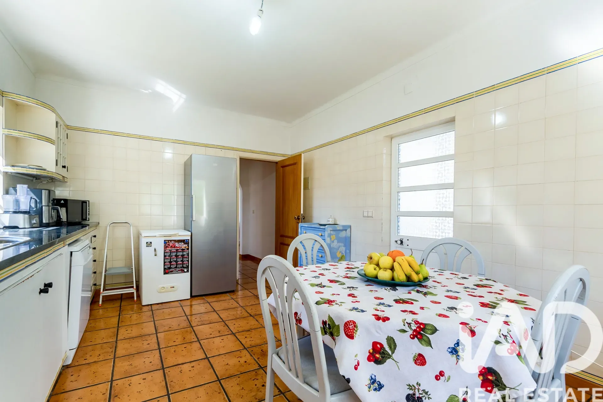 Spacious 3-Bedroom House with Terrace and Parking in Sunny Portimão - View image 26 of 37
